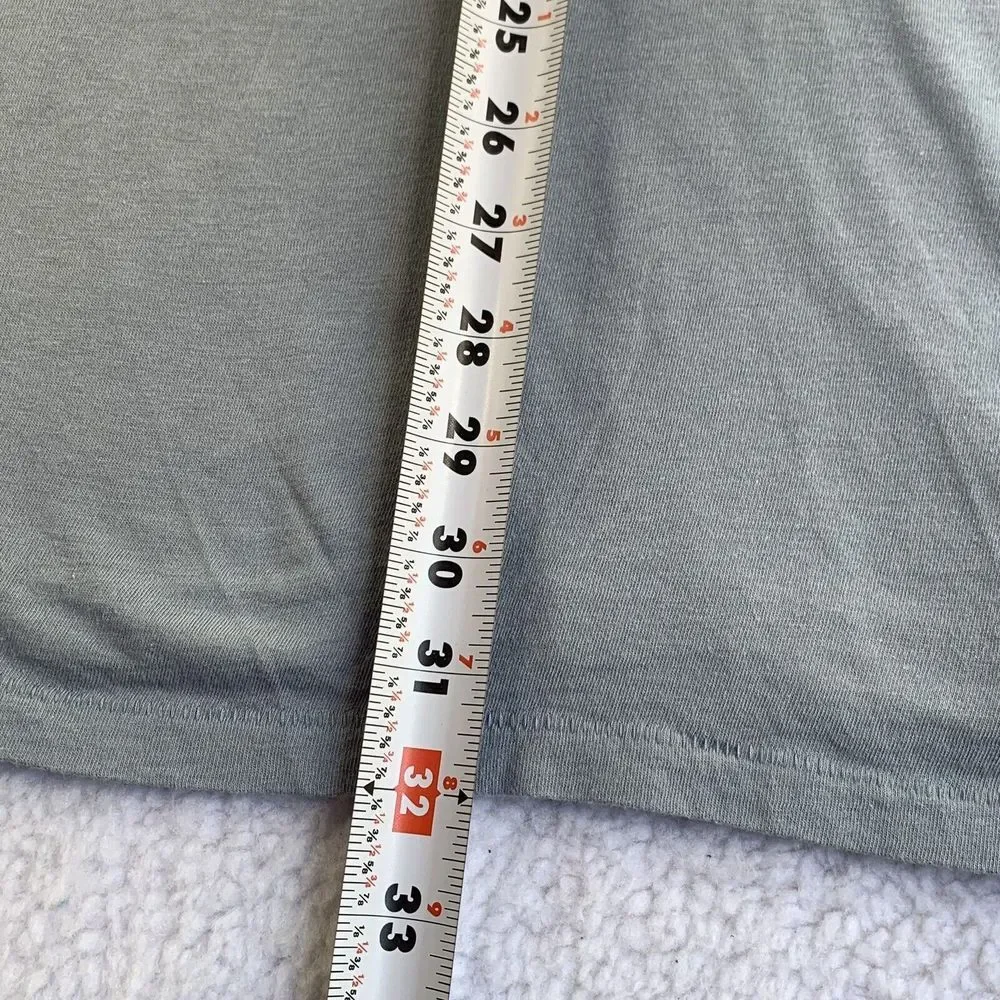 The North‎ Face Mens 2XL Grey Long Sleeve T-shirt layering outdoors